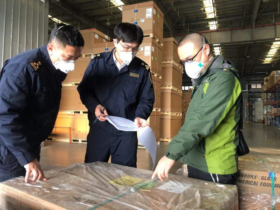 防疫物資出口運(yùn)輸查驗(yàn)現(xiàn)場圖