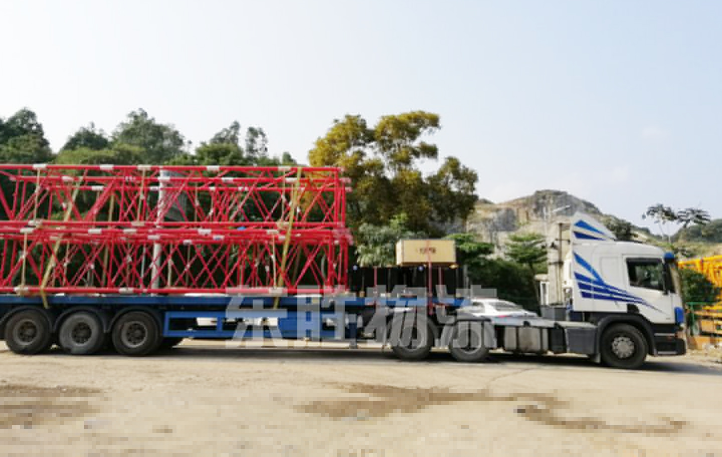 佛山物流到香港，佛山發貨到香港公司；深圳東勝物流中港平板車運輸案例圖